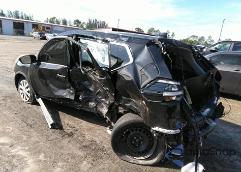 2018 Nissan Rogue S z USA, uszkodzony, nr VIN 5N1AT2MV5JC825606